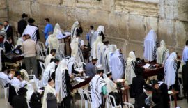 Ebrei che pregano | Photo Credit Christians for Israel International